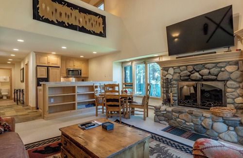 Warm Springs Condo | Greyhawk Condo 07 - New Listing! Spectacular Mountain Views
