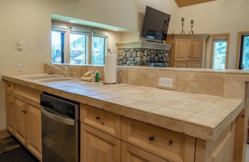 Warm Springs Condo | Greyhawk Condo 07 - New Listing! Spectacular Mountain Views