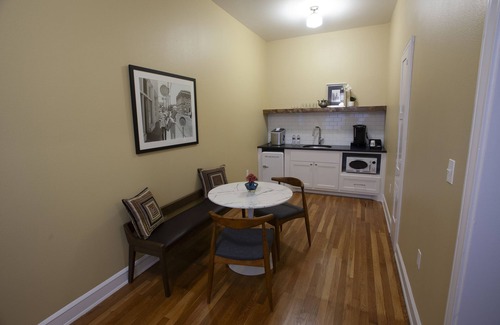 Tyler Hotel | Greyhound Inn - Classic Double Suite
