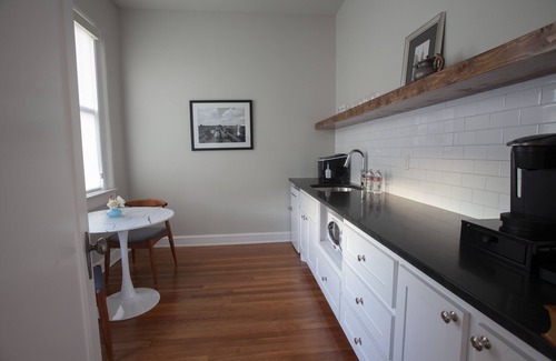 Tyler Hotel | Greyhound Inn - Deluxe Queen Suite