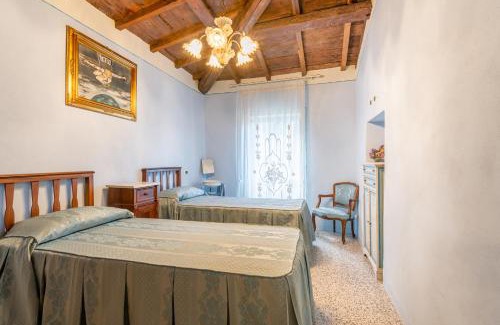 Molazzana House | Grillo Rosso 8