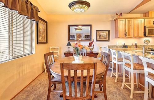 Downtown Leavenworth Condo | Grizzly Hideaway In Leavenworth - Walk To Everything