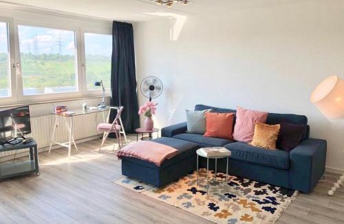 Neckarweihingen Apartment | großes Appartement mit Aussichtsbalkon