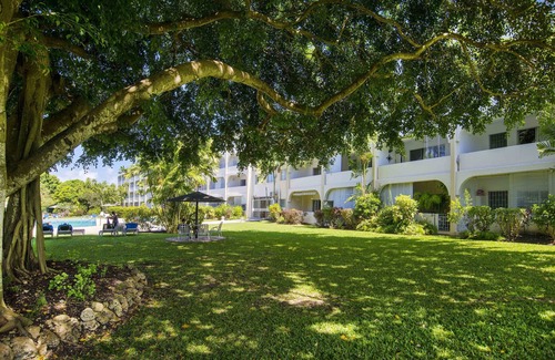 Sunset Crest Apartment | Ground Floor Apartment Located in Hometown, 5 min Walk to the Beach