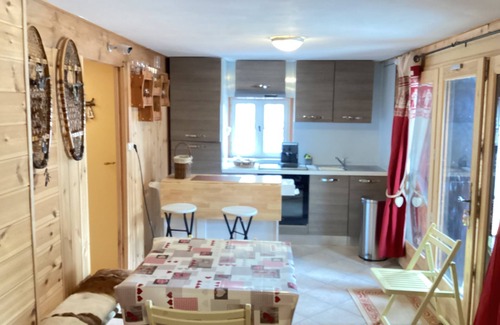 Barcelonnette Ski Chalet | Ground floor chalet in Barcelonnette with terrace, garden, parking, boules pitch