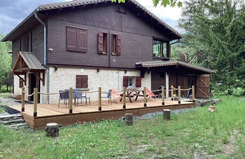 Barcelonnette Ski Chalet | Ground floor chalet in Barcelonnette with terrace, garden, parking, boules pitch