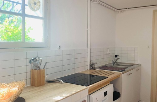 Saintes Apartment | Ground floor flat with garden - 3* furnished holiday home- all comforts - wifi