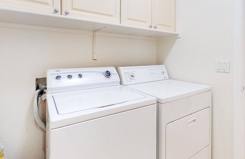 Parkwood Ranch House | Ground-floor home with enclosed yard, private outdoor pool, washer/dryer & AC
