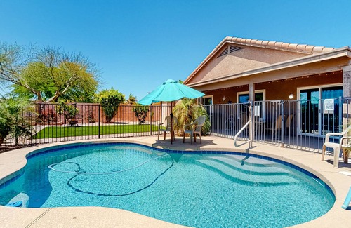 Parkwood Ranch House | Ground-floor home with enclosed yard, private outdoor pool, washer/dryer & AC