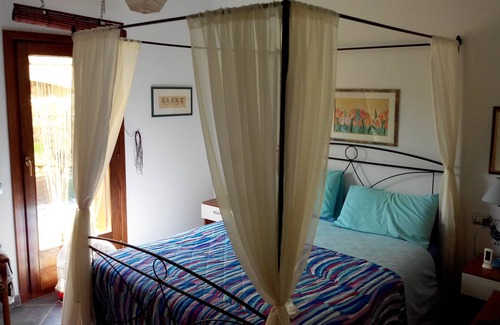 Torpe House | Ground floor house with two small gardens and covered veranda