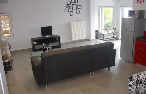 Diasella Apartment | Ground Floor Studio Close to Kalamata & Beaches