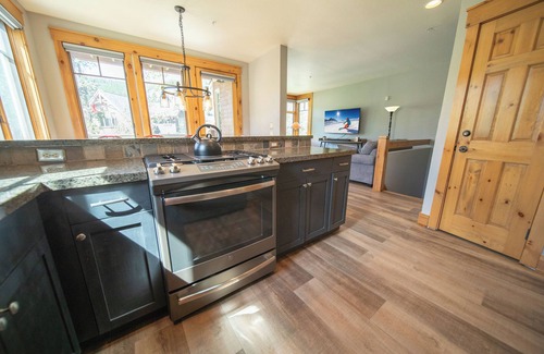Keystone House | Ground-Floor Townhome with Amazing Mountain Views!