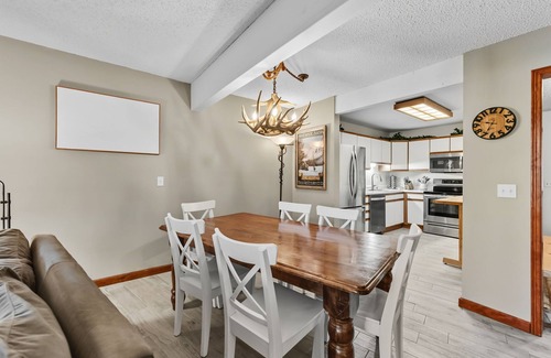 Mountain House Condo | Ground floor unit with less than 5 minutes walk to the lifts - great location!