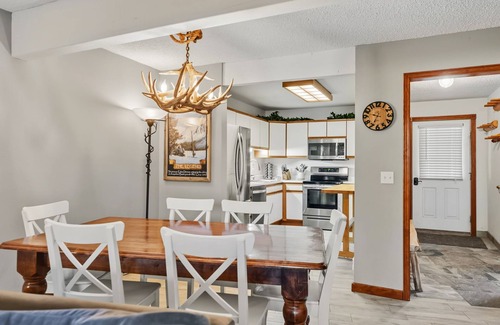 Mountain House Condo | Ground floor unit with less than 5 minutes walk to the lifts - great location!