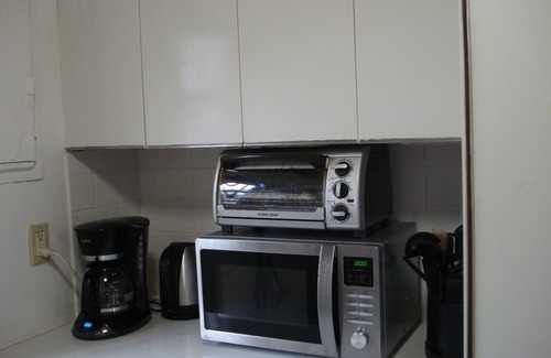 Capitol View Apartment | Ground Level Apartment Close Proximity To Metro Station