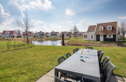 Bruinisse Villa | Group accommodation for 10 persons