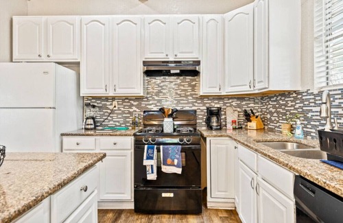 Denver Heights Apartment | Group Getaway Backyard Theater Close to River Walk