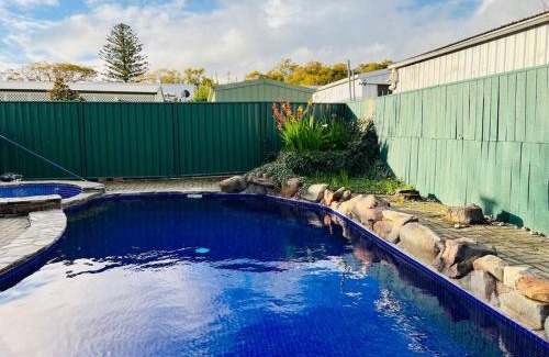 Westbourne Park House | Group house with views of the salt pool and spa