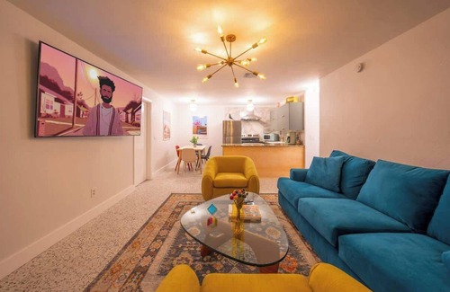 Bay Esplanade Apartment | Group Retreat Paradise | Stylish 8BR Beach Oasis