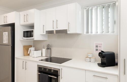 Rocklea Apartment | GST Credits! AC! Shops! Parking! Espresso! 431AF1