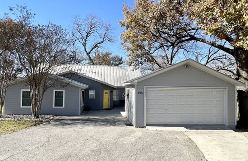 Seguin House | Guadalupe River-Zen on the Bend