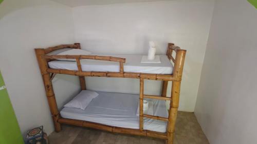Daanbantayan Hotel | Guanna's Place Room and Resto Bar