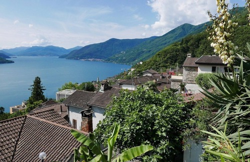 Brissago House | Guaranteed relaxation in a unique Ticino garden house with a panoramic view of the lake