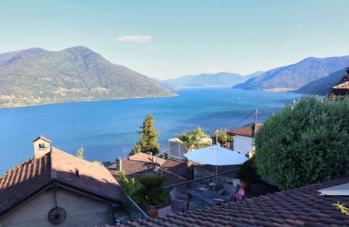 Brissago House | Guaranteed relaxation in a unique Ticino garden house with a panoramic view of the lake