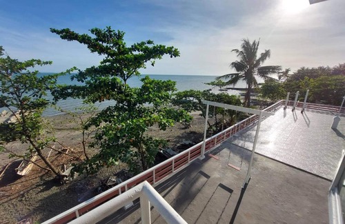 Oton House | Guarino Residence - Seaside View - Private