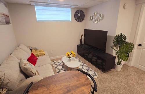 Fort Gary Apartment | Guest Basement suite in Winnipeg