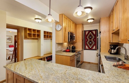 Snowmass Village Condo | Guest Favorites at 10% Off! Stay 3 nights through Nov