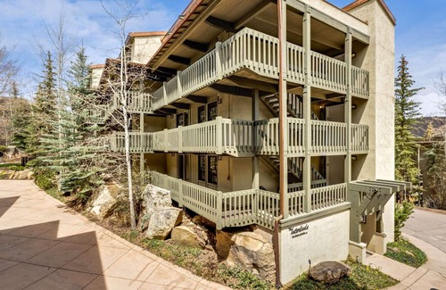 Snowmass Village Condo | Guest Favorites at 10% Off! Stay 3 nights through Nov