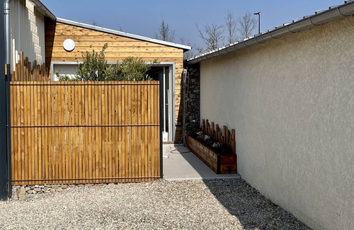 Bouafles Apartment | Guest Housse with a terrace