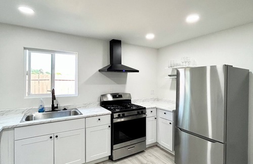 Norwalk House | Guest house 1bed-1bath in between DTLA and Orange County.