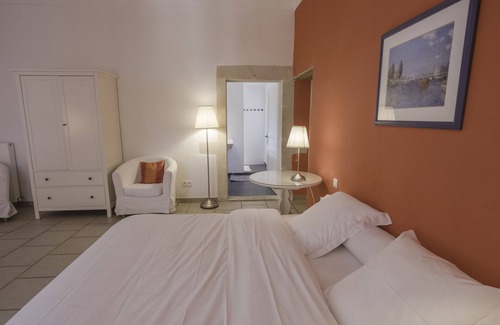 Colonzelle House | Guest House 'Corail' with Shared Pool, Shared Terrace and Wi-Fi