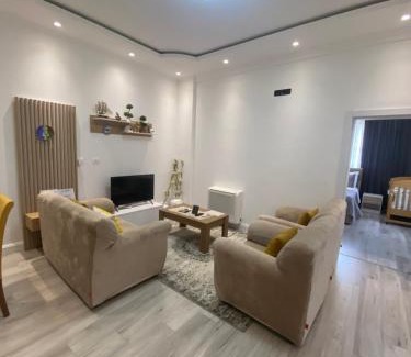 Corovode Apartment | Guest House Nuhellari