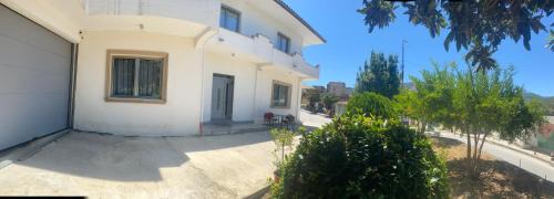 Corovode Apartment | Guest House Nuhellari