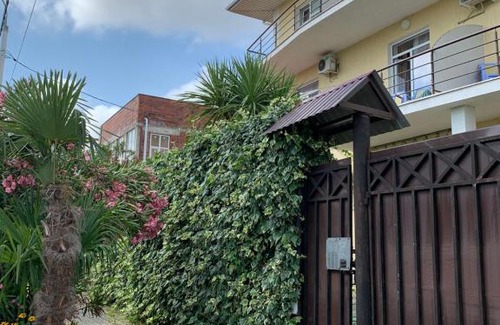 Vesyoloe House | Guest House on Voytenko