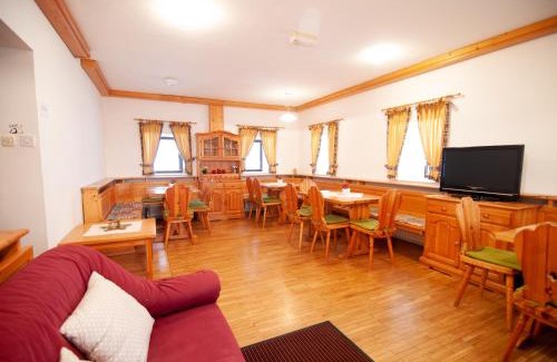 Cezsoca House | Guest house Vila Korošec