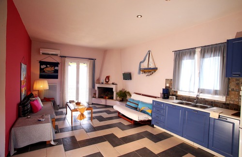 Galaxidi House | Guest house with view, like family,-friendly pet,quality Greek Breakfast,clean.