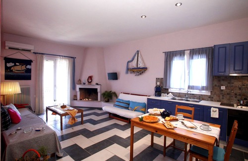 Galaxidi House | Guest house with view, like family,-friendly pet,quality Greek Breakfast,clean.