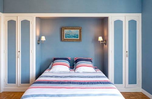 Ciboure Bed & Breakfast | Guest Room 'L'annexe - Room' with Sea View, Balcony and Wi-Fi