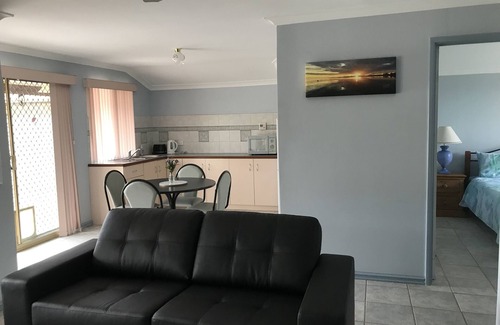 Safety Bay House | Guest room with dolphins