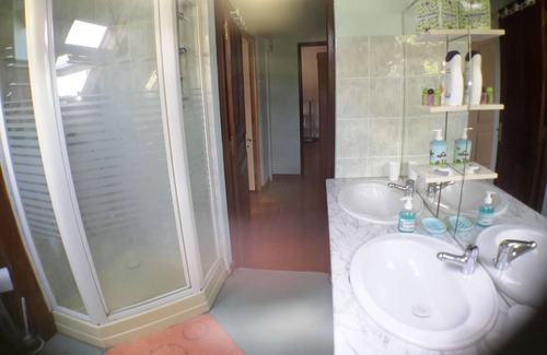 Saint-Claude House | GUEST ROOMS IN COMFORTABLE VILLA, SUPERB SEA/MOUNTAIN VIEW