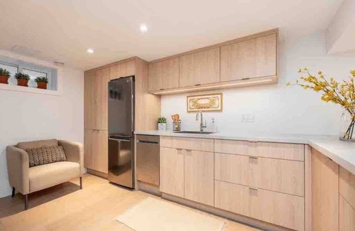 Winnipeg House | Guest suite in The Gates - Lower level luxury with sauna, workspace & fireplace