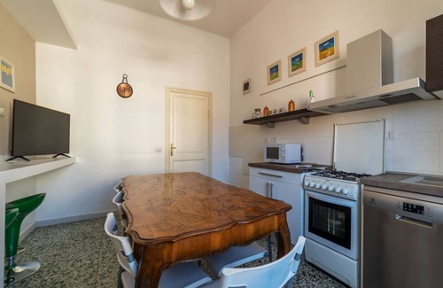 Marsala Apartment | GuestHost San Lorenzo Bright Apartment X8
