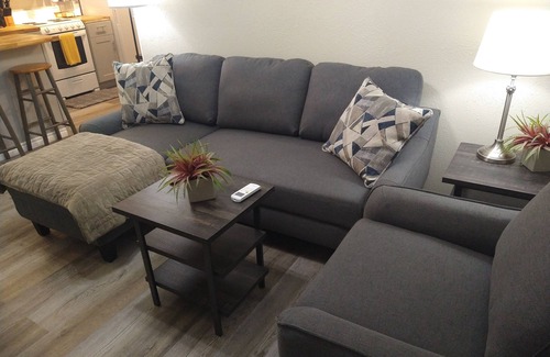 South Central Houston Cottage | Guesthouse centrally located in Riverside Terrace of Greater Houston Third Ward!
