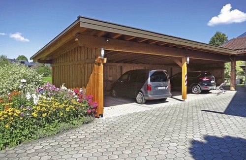 Kruen Apartment | Guesthouse Christophorus - apartment "Edelweiß" with Mountain View, Private Garden & Wi-Fi