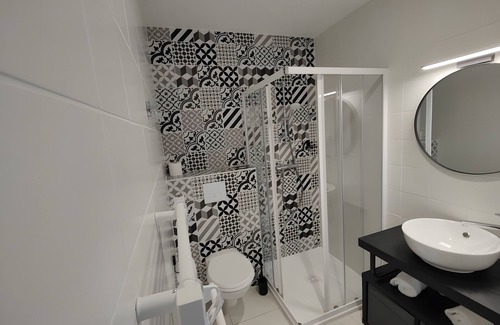 Chozeau House | Guesthouse 'Graphique' with Mountain View, Wi-Fi and Air Conditioning