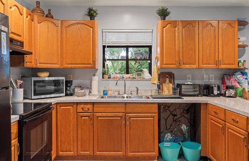 High Springs House | Guesthouse in High Springs with jacuzzi tub, Walk to downtown, Close to Springs!
